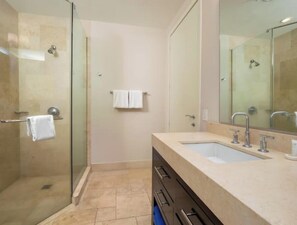 Shampoo - Classic 3 Bedroom apartment in Puntarena Buenaventura
 (Rio Hato)