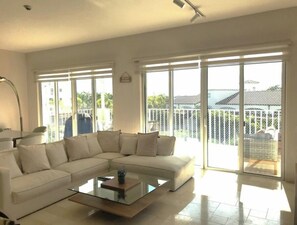 Smart TV - Spacious 3 Bedroom apartment in Puntarena Buenaventura
(Rio Hato)