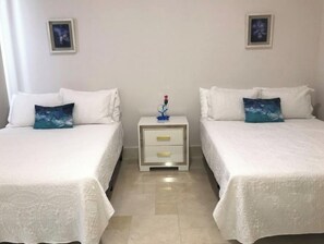 3 habitaciones, tabla de planchar con plancha, wifi y ropa de cama 