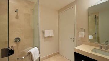 Towels, shampoo, toilet paper