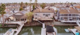 Exclusive Waterfront Luxury Villa in Discovery Bay, Sleeps up to 18