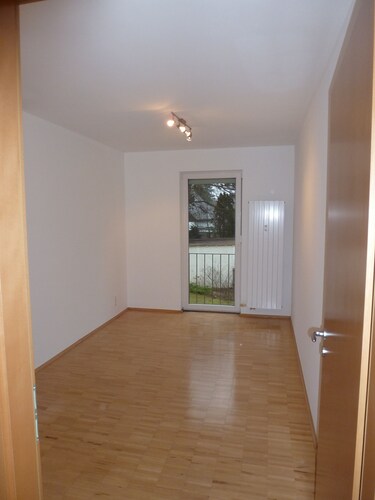 Gartenwohnung in Westparknähe, exzellente Anbindung an öffentlichen Nahverkehr.