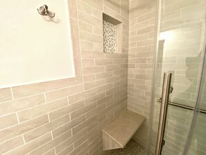Haartrockner, Seife, Toilettenpapier