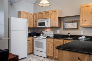 Private kitchen - Short walk to ski slopes-Park City! Condo sleeps 6, with tons of amenities! (Park City)