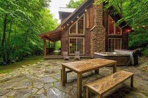 Outdoor dining - Beech Creek Cabin (Banner Elk)