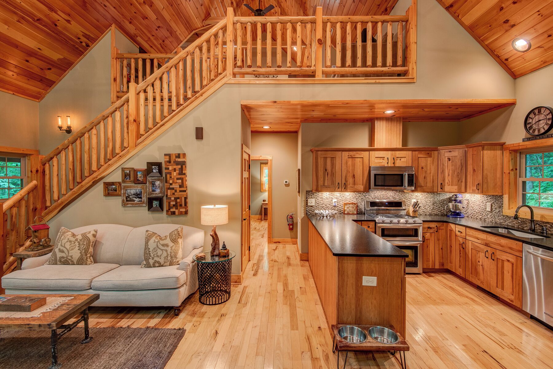 Cabin, Multiple Beds, Hot Tub, Mountain View (Beech Creek Cabin) | Interior
