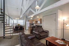 Interior - Short walk to ski slopes-Park City! Condo  sleeps 6, with tons of amenities! 
 (Park City)