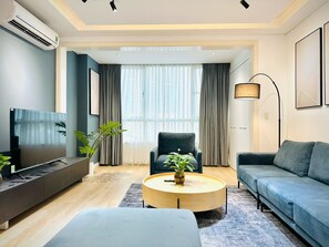 TV - Spacious Premium 3-Beds 120m2 Apartment with Pool @Manor606 (Ho Chi Minh City)