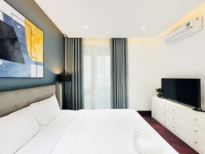 3 bedrooms, WiFi, bed sheets - Spacious Premium 3-Beds 120m2 Apartment with Pool @Manor606 (Ho Chi Minh City)