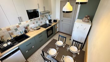 Réfrigérateur, micro-ondes, four, lave-vaisselle