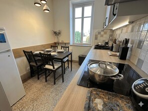 Jääkaappi, mikroaaltouuni, uuni, astianpesukone