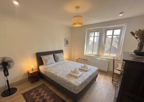 2 bedrooms, iron/ironing board, WiFi, bed sheets