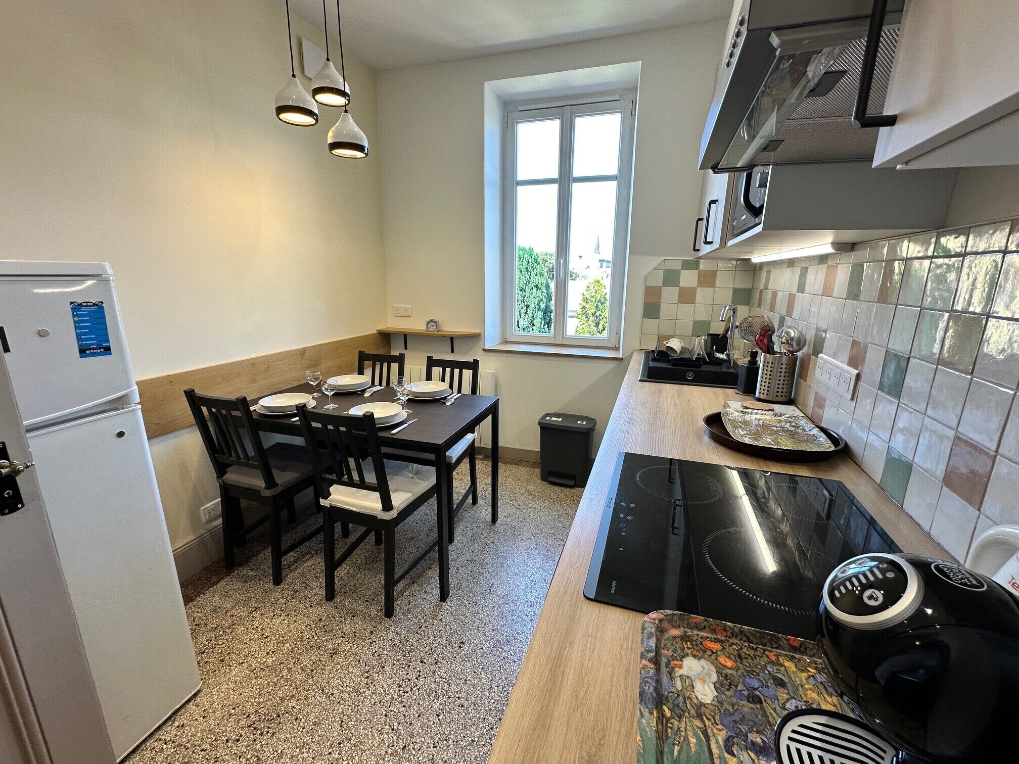 Réfrigérateur, micro-ondes, four, lave-vaisselle