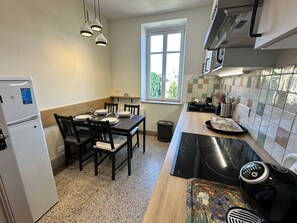 Réfrigérateur, micro-ondes, four, lave-vaisselle