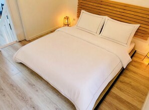 1 chambre, fer et planche à repasser, draps fournis