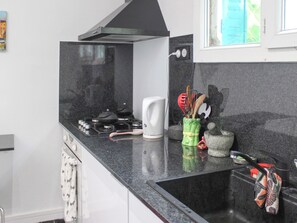 Réfrigérateur, micro-ondes, four, lave-vaisselle