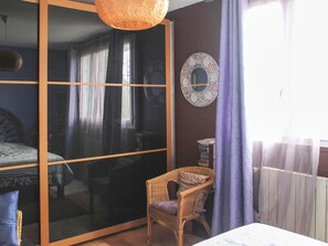 3 chambres, fer et planche à repasser, Wi-Fi, draps fournis