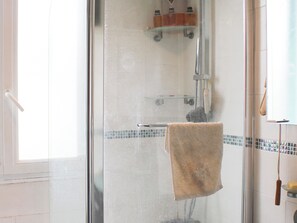 Hair dryer, towels - Spacious, quiet house with pretty garden (Saint-Denis)