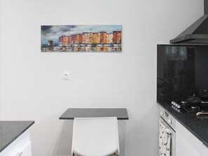 Kjøleskap, mikrobølgeovn, ovn og oppvaskmaskin