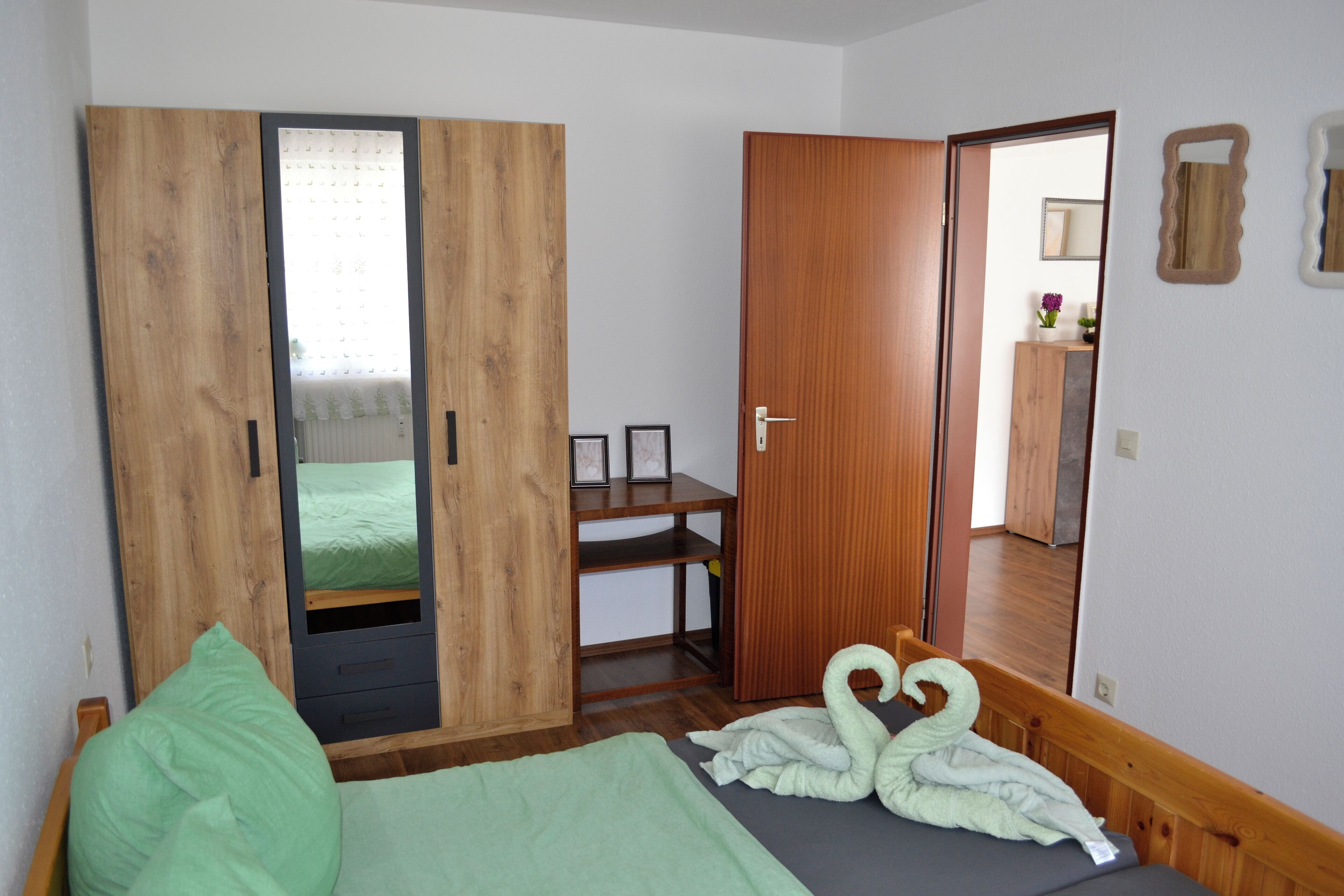 1 室のベッドルーム、デスク、WiFi (無料)、ベッドシーツ