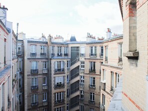 Unclassified image, 5 of 23, button