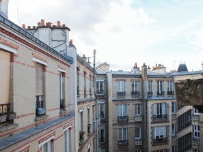 Unclassified image, 2 of 23, button