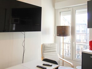 Unclassified image, 2 of 23, button