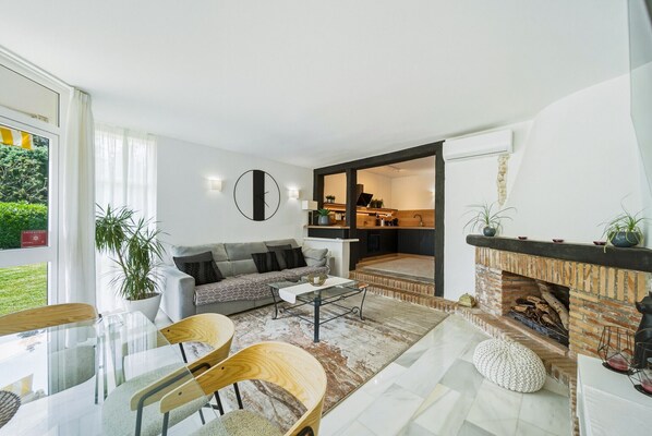 TV - H03 Jardines Fase 2 - Ground floor apartment (Sitio de Calahonda)