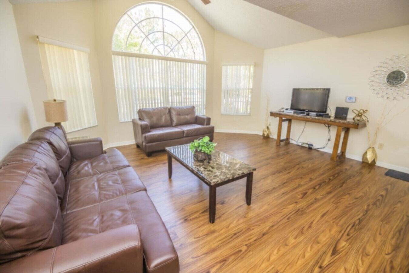 Spacious Interior - Free Wi-Fi - Near Disney - Laguna Bay