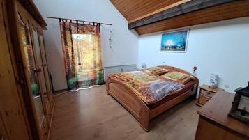 2 Schlafzimmer, Schreibtisch, kostenloses WLAN, BettwÀsche