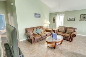 TV - Dunes Retreat Villa with Private Pool (Haines City)