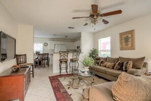 TV - Southern Dunes Serenity Villa (Haines City)