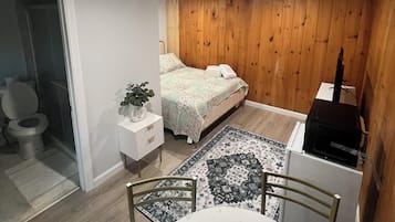1 habitación, tabla de planchar con plancha, wifi y ropa de cama