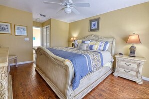 5 bedrooms, iron/ironing board, free WiFi, bed sheets - Clifford's Pinewood Estates Vacation Home (Davenport)