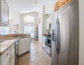 Private kitchen - Polo's Southern Dunes Home (Haines City)