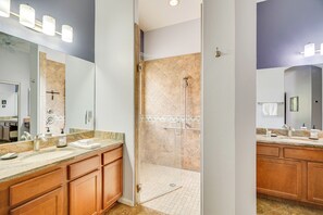 Hair dryer, towels - Spacious Home in SaddleBrooke 55-Plus Community! (Tucson)