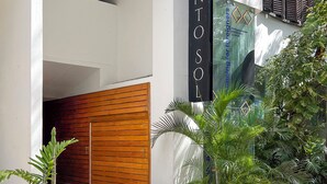 A building entrance with a sign reading "QUINTOSOL". - Quinto Sol Tulum (Tulum)