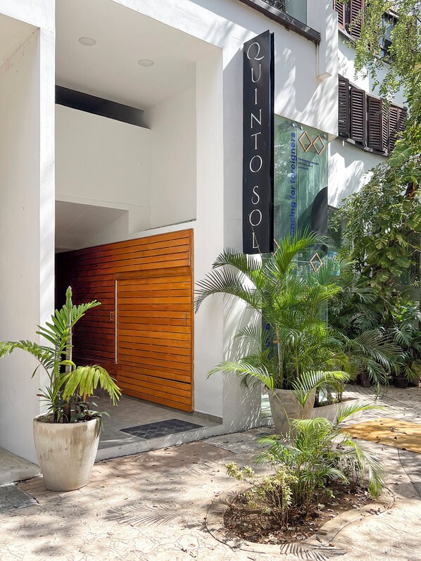 A building entrance with a sign reading "QUINTOSOL". - Quinto Sol Tulum (Tulum)