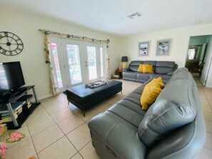 TV - Gated Community - Free WIFI - Disney Area (Haines City)