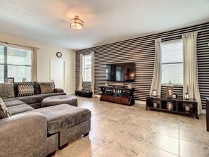 Fernseher, Tischfußball