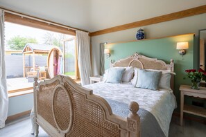 2 bedrooms, WiFi - The Lodge at Leigh - Luxury Cottages (Sherborne)