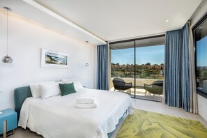 4 bedrooms, in-room safe, iron/ironing board, WiFi - Stunning, contemporary 4 bedroom villa with private garden and pool! (Estepona)