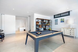Games room - Stunning, contemporary 4 bedroom villa with private garden and pool! (Estepona)