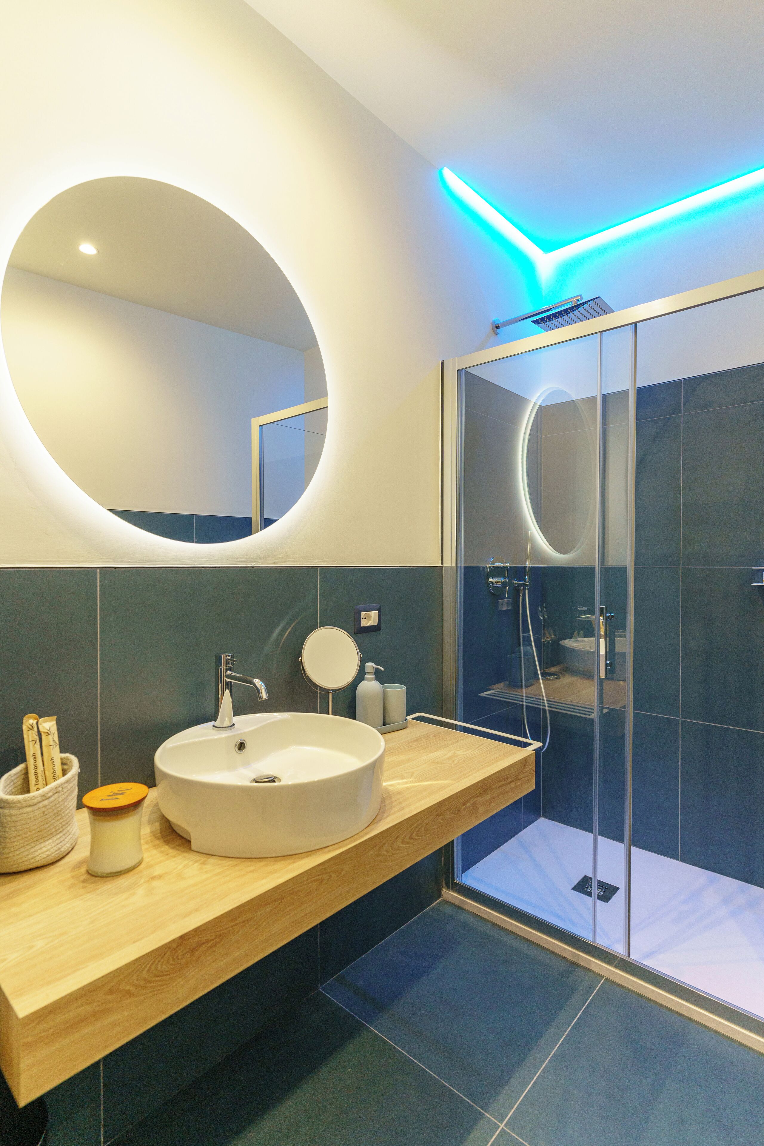 Dusche, Haartrockner, Bidet, Handtücher