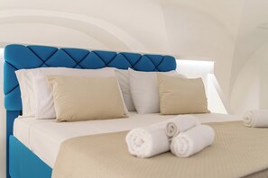 2 Schlafzimmer, Schreibtisch, Bügeleisen/Bügelbrett, Reisekinderbett