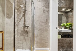 Shower, hair dryer, towels, toilet paper - Funchal Tropical - Filodendro by Madeira Sun Trave (Funchal)