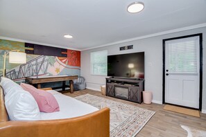 4 bedrooms, desk, iron/ironing board, travel crib - Comestay@ApricotLane! - walk to Augusta National! ⛳️ Featured in Golfweek! (Augusta)