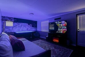 4 bedrooms, desk, iron/ironing board, travel cot