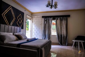 Double Room | Desk, soundproofing - Golden Court (Kampala)