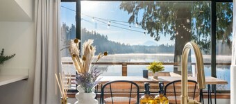 Lakefront | Mt. View | Hot Tub| King Bed| Fire Pit